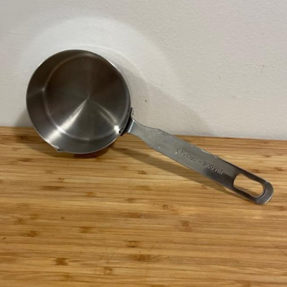 Set of 1 quart Stainless Gease container & 1.5 cups measuring cup